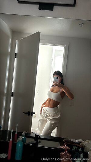 itsellableu Nude Leaked Photo #17