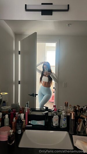 itsellableu Nude Leaked Photo #19