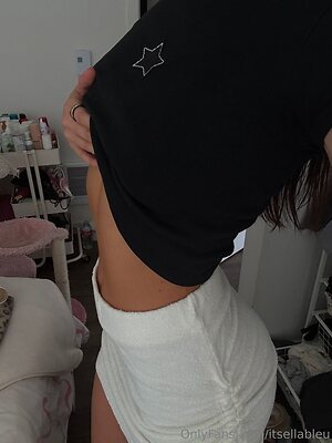 itsellableu Nude Leaked Photo #29