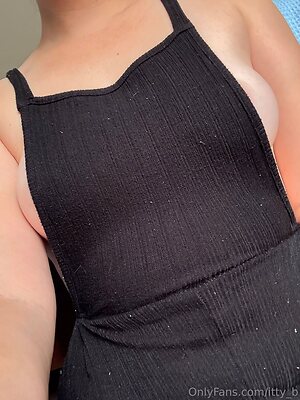 itty b Nude Leaked Photo #5