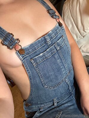itty b Nude Leaked Photo #14