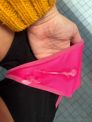 itty b Nude Leaked Photo #37