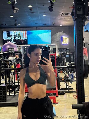 janetguzman Nude Leaked Photo #3