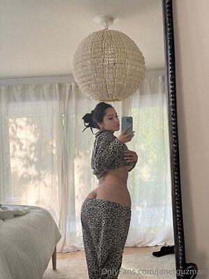 janetguzman Nude Leaked Photo #4