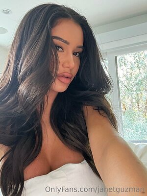 janetguzman Nude Leaked Photo #7