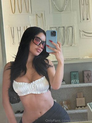 janetguzman Nude Leaked Photo #10