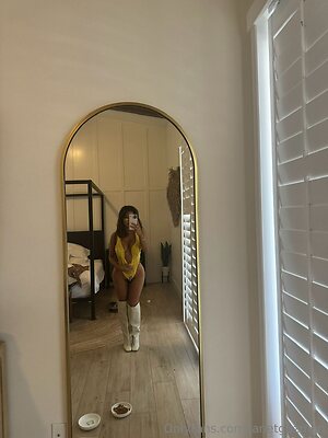 janetguzman Nude Leaked Photo #17