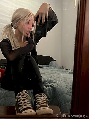 janyz Nude Leaked Photo #37