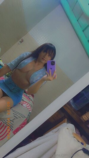 juli91c free Nude Leaked Photo #3