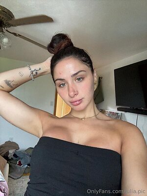 julia pic Nude Leaked Photo #14