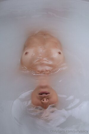 jullyjuicy Nude Leaked Photo #22