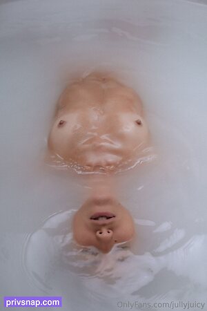 jullyjuicy Nude Leaked Photo #34