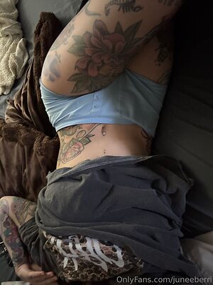 juneeberri Nude Leaked Photo #11