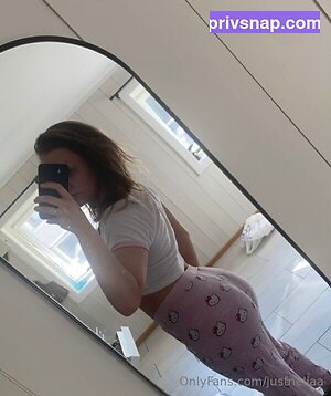 justneliaa Nude Leaked Photo #23