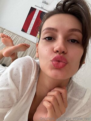 kate evans real Nude Leaked Photo #10