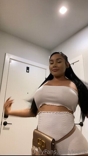 kiane Nude Leaked Photo #4