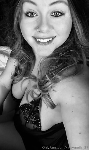kinkyemily 27 Nude Leaked Photo #8