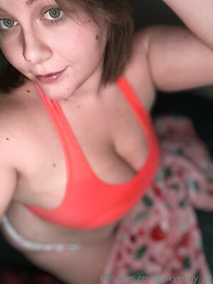 kinkyemily 27 Nude Leaked Photo #9