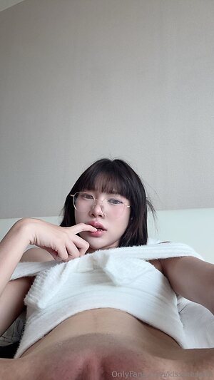 kissmesofia Nude Leaked Photo #12