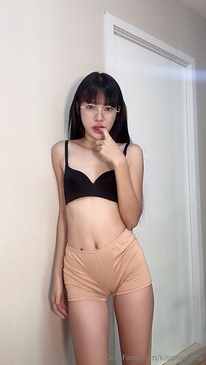 kissmesofia Nude Leaked Photo #40