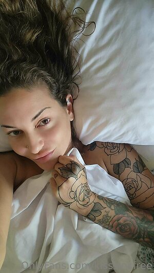 kisssinsfree Nude Leaked Photo #18