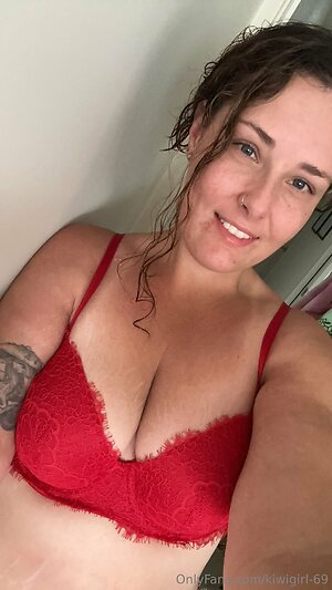 kiwigirl-69 Nude Leaked Photo #8