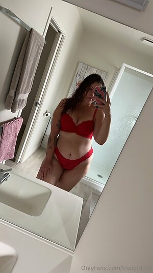 kiwigirl-69 Nude Leaked Photo #9