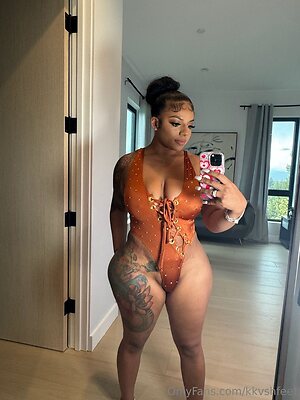 kkvshfeet Nude Leaked Photo #2