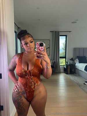 kkvshfeet Nude Leaked Photo #5