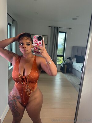 kkvshfeet Nude Leaked Photo #6