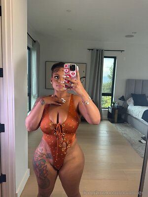 kkvshfeet Nude Leaked Photo #7