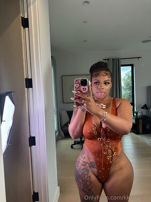 kkvshfeet Nude Leaked Photo #12