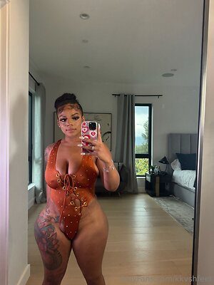 kkvshfeet Nude Leaked Photo #13