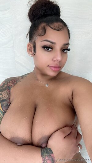 kkvshfeet Nude Leaked Photo #25