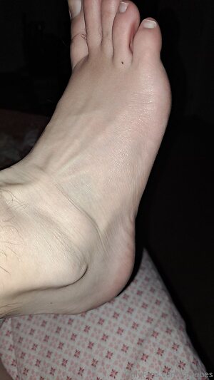 kneebes Nude Leaked Photo #19