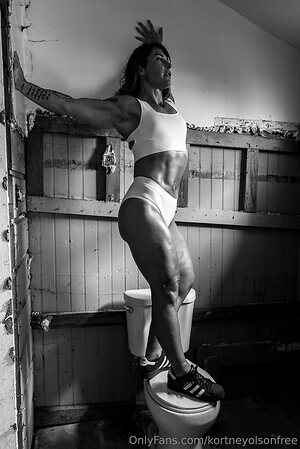kortneyolsonfree Nude Leaked Photo #5