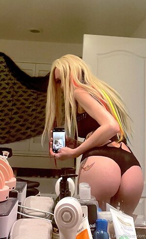 lacey blayze Nude Leaked Photo #2