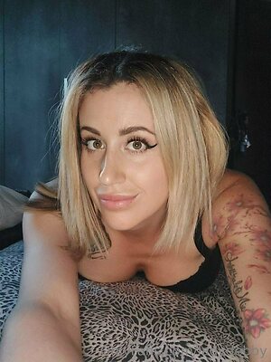 ladydebby Nude Leaked Photo #5