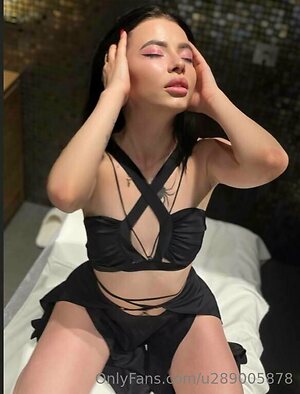 leilasunny Nude Leaked Photo #8