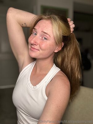 lil strawberry red Nude Leaked Photo #26