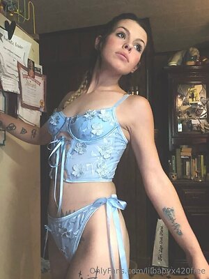 lilbabyx420free Nude Leaked Photo #4