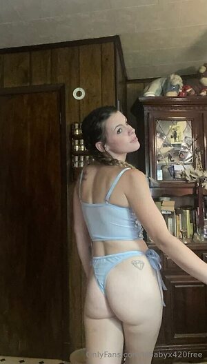 lilbabyx420free Nude Leaked Photo #7