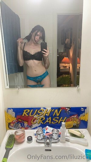 liluzicri Nude Leaked Photo #17