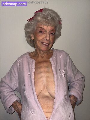 lindahope1939 Nude Leaked Photo #29