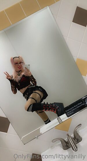 littyvanilly Nude Leaked Photo #15