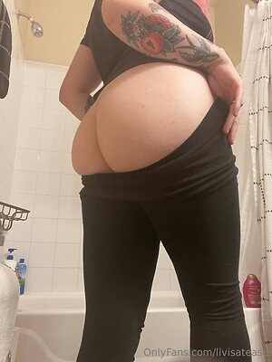 livisatease Nude Leaked Photo #20