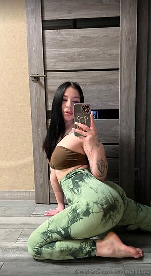 lliiillyy Nude Leaked Photo #13