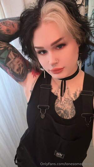 lonesomeghosts Nude Leaked Photo #2