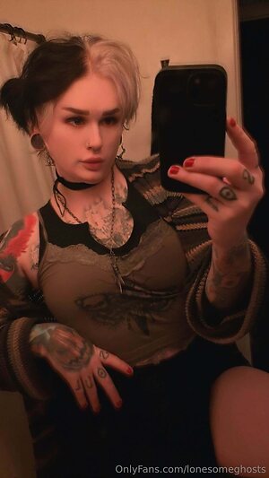 lonesomeghosts Nude Leaked Photo #8