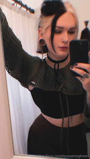 lonesomeghosts Nude Leaked Photo #10